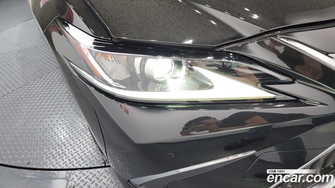 Lexus ES 2021