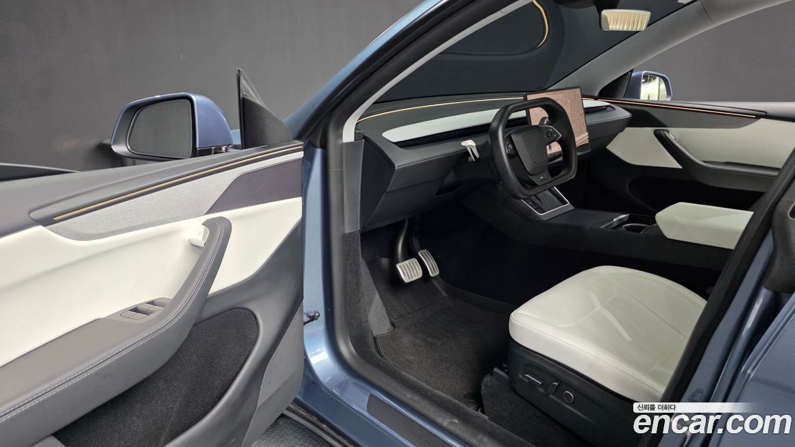 Tesla Model Y 2025
