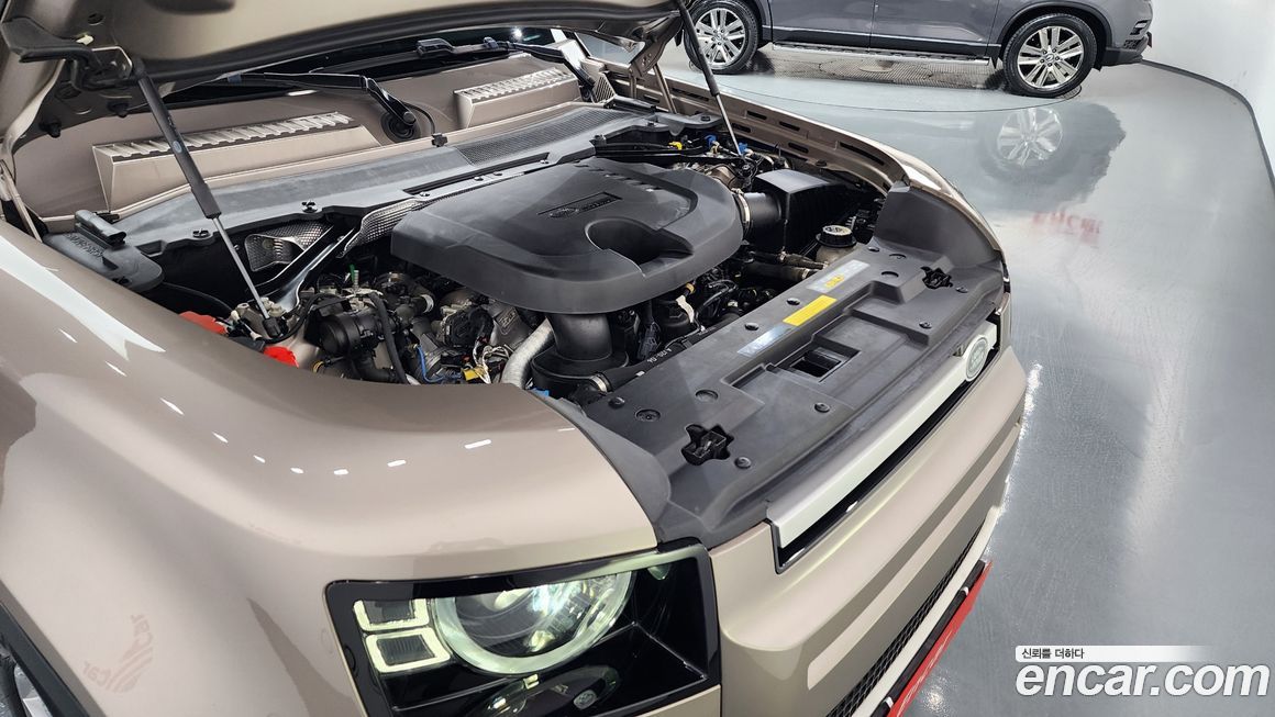 Land Rover Defender 2023