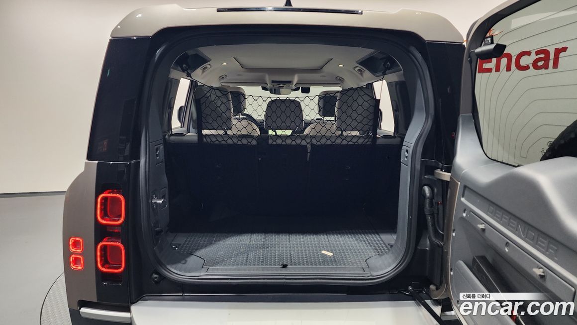 Land Rover Defender 2023