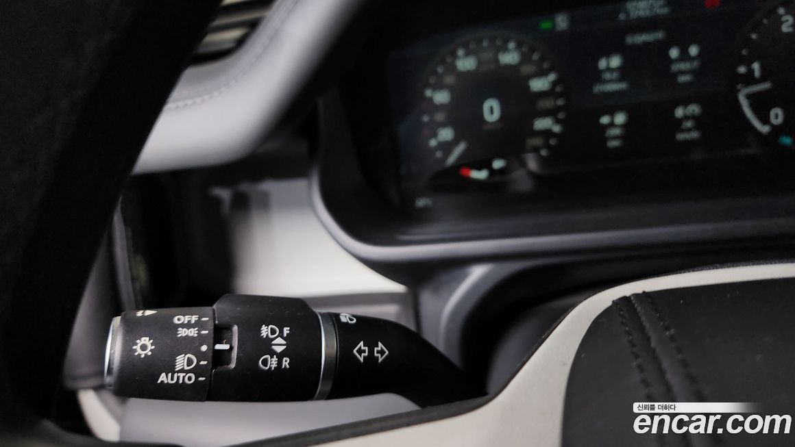 Land Rover Defender 2023