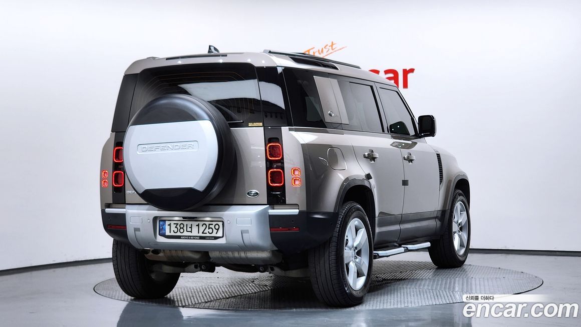 Land Rover Defender 2023