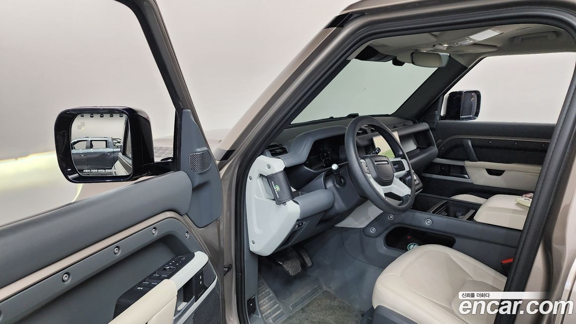 Land Rover Defender 2023