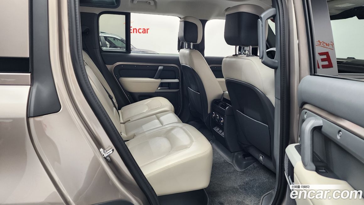 Land Rover Defender 2023