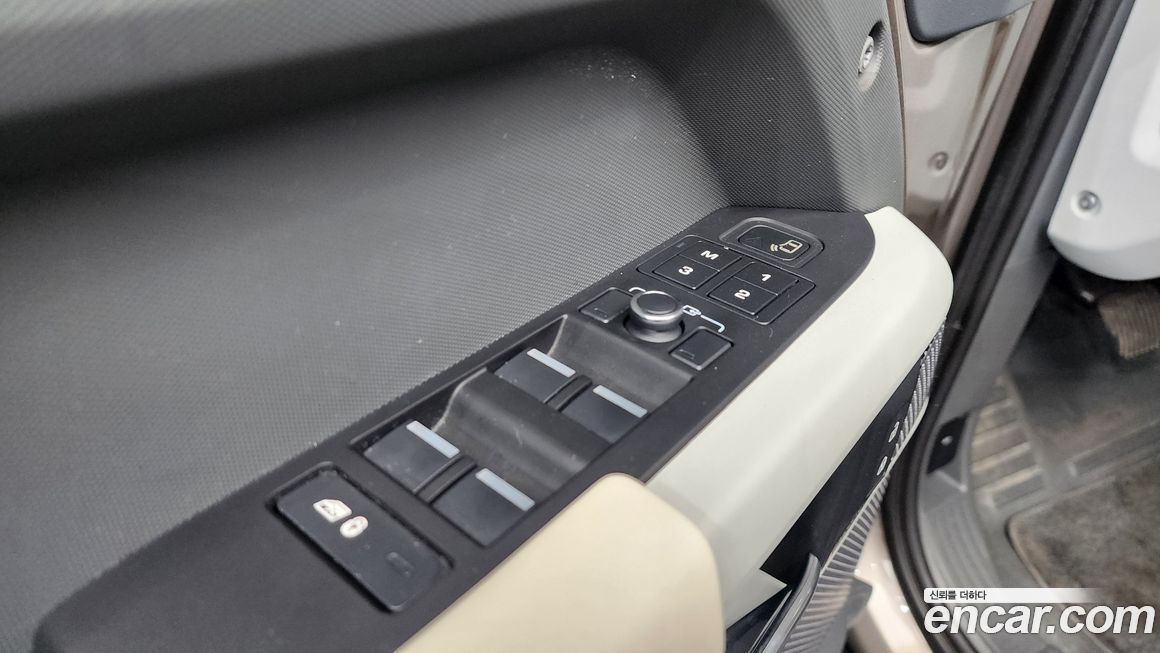 Land Rover Defender 2023