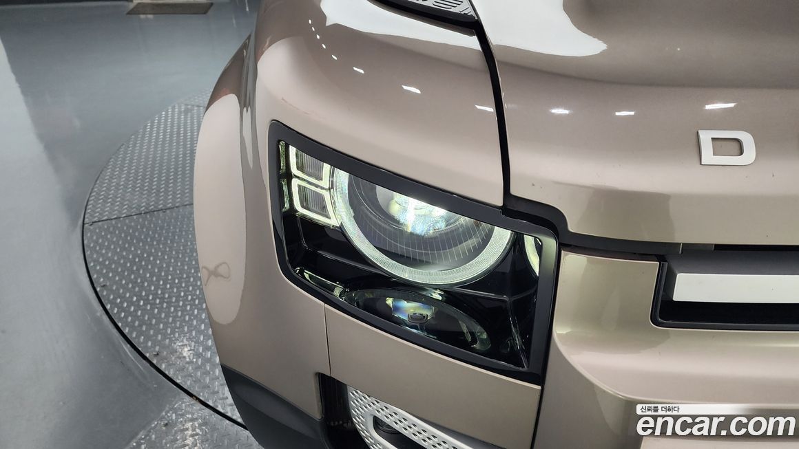 Land Rover Defender 2023