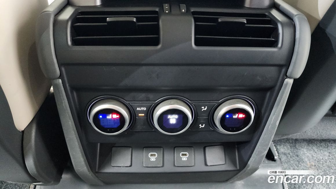 Land Rover Defender 2023