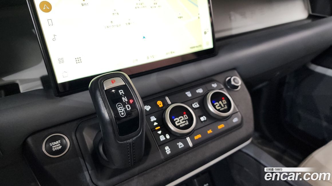 Land Rover Defender 2023