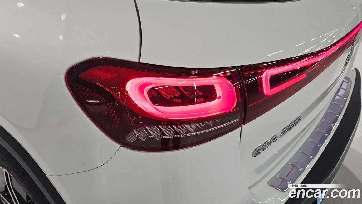 Mercedes-Benz EQA 2024