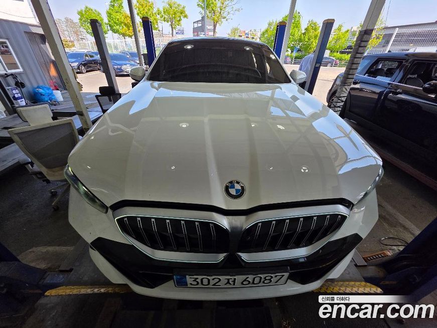 BMW 5-Series 2024