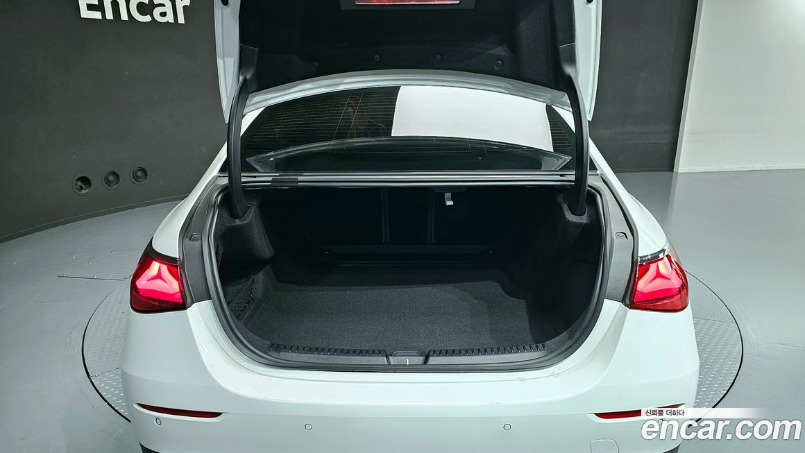 Mercedes-Benz E-Class 2025