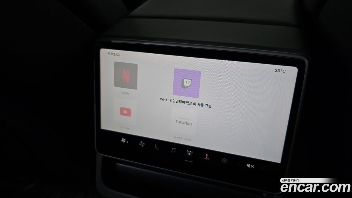 Tesla Model Y 2025