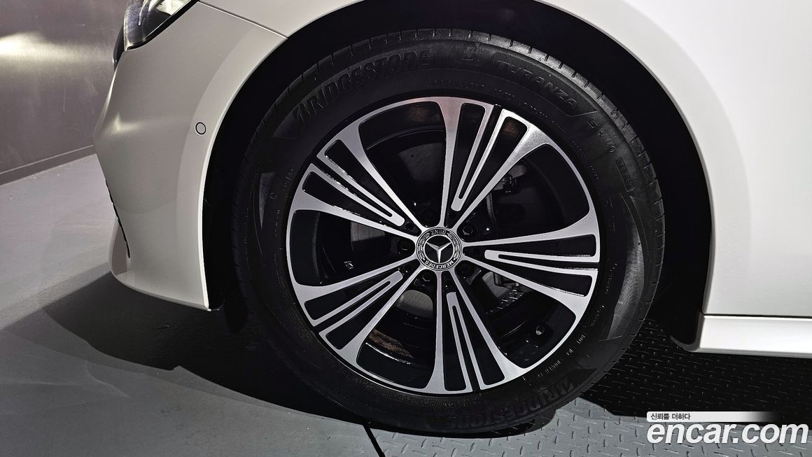 Mercedes-Benz E-Class 2025