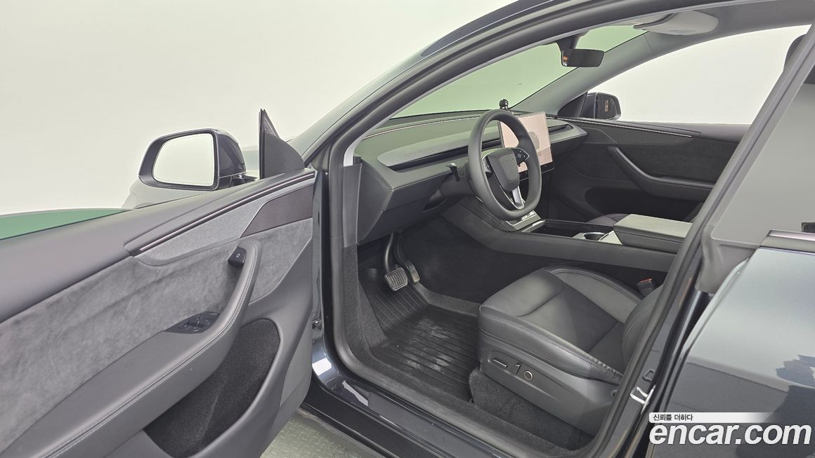 Tesla Model Y 2025