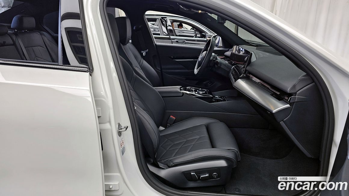 BMW 5-Series 2024