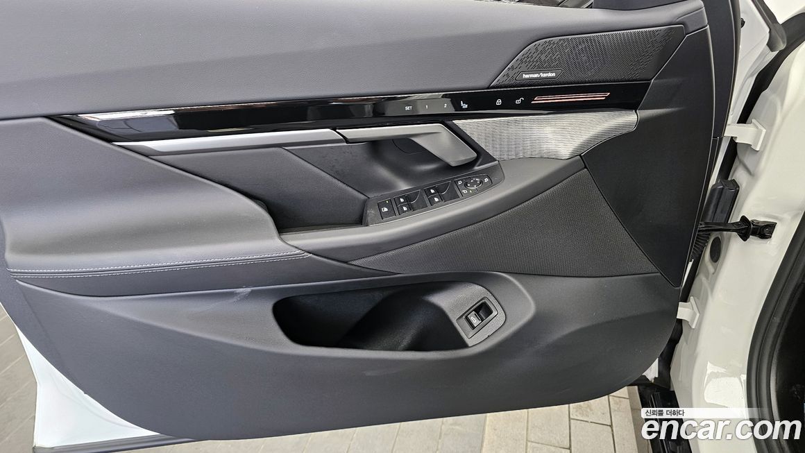 BMW 5-Series 2024
