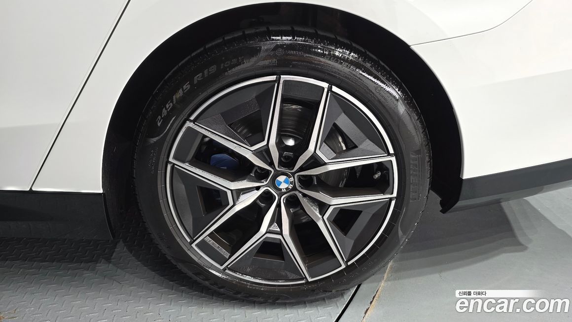 BMW 5-Series 2025