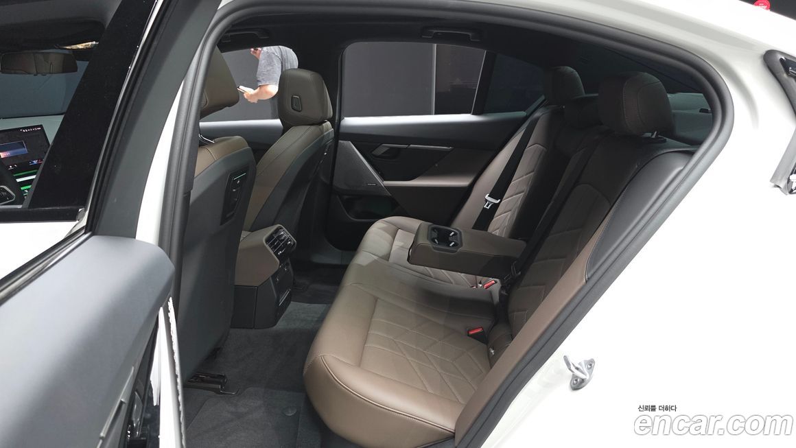 BMW 5-Series 2025