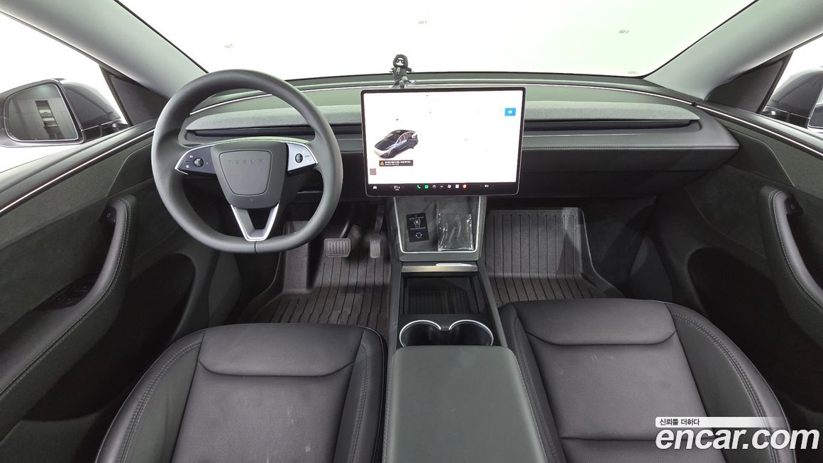 Tesla Model Y 2025