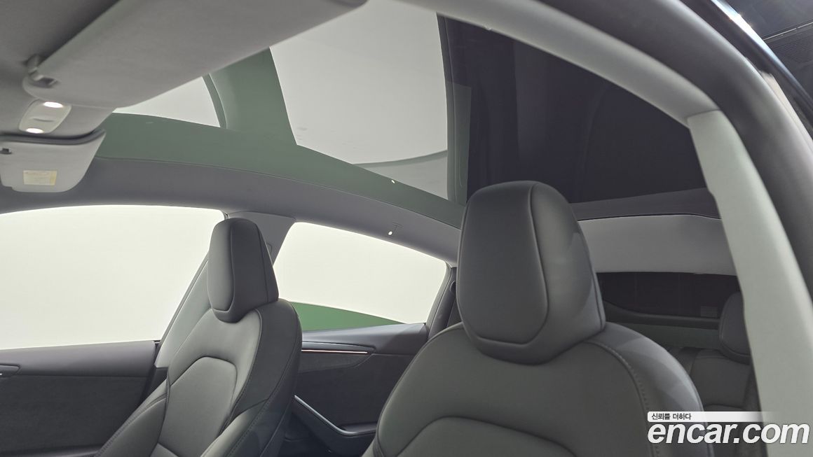 Tesla Model Y 2025