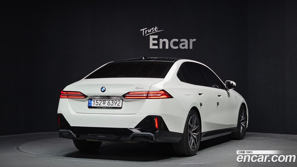 BMW 5-Series 2024