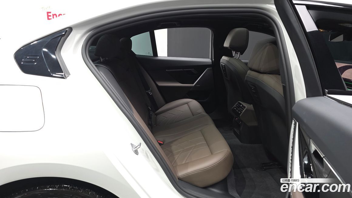 BMW 5-Series 2025