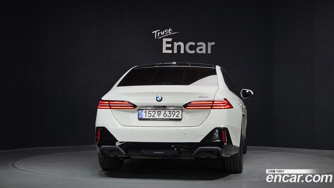 BMW 5-Series 2024