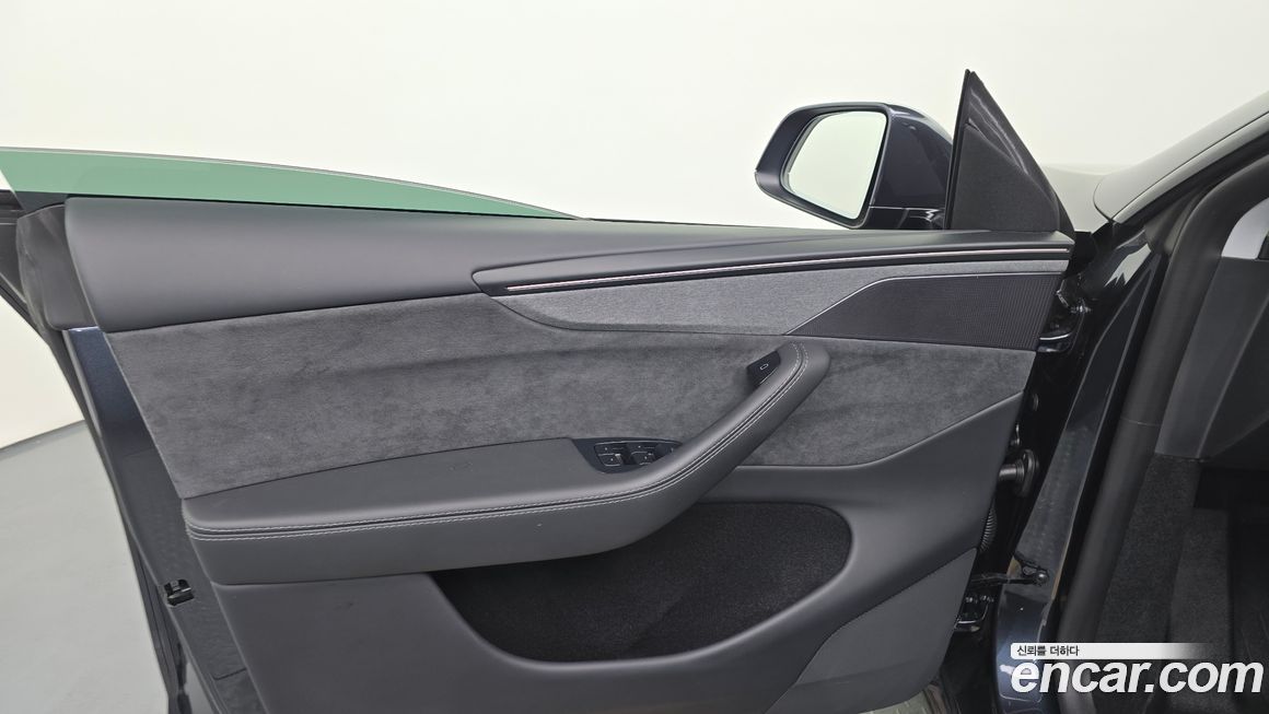 Tesla Model Y 2025