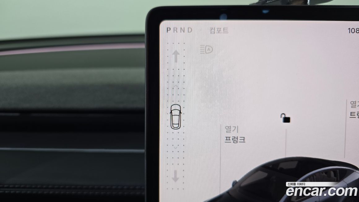 Tesla Model Y 2025