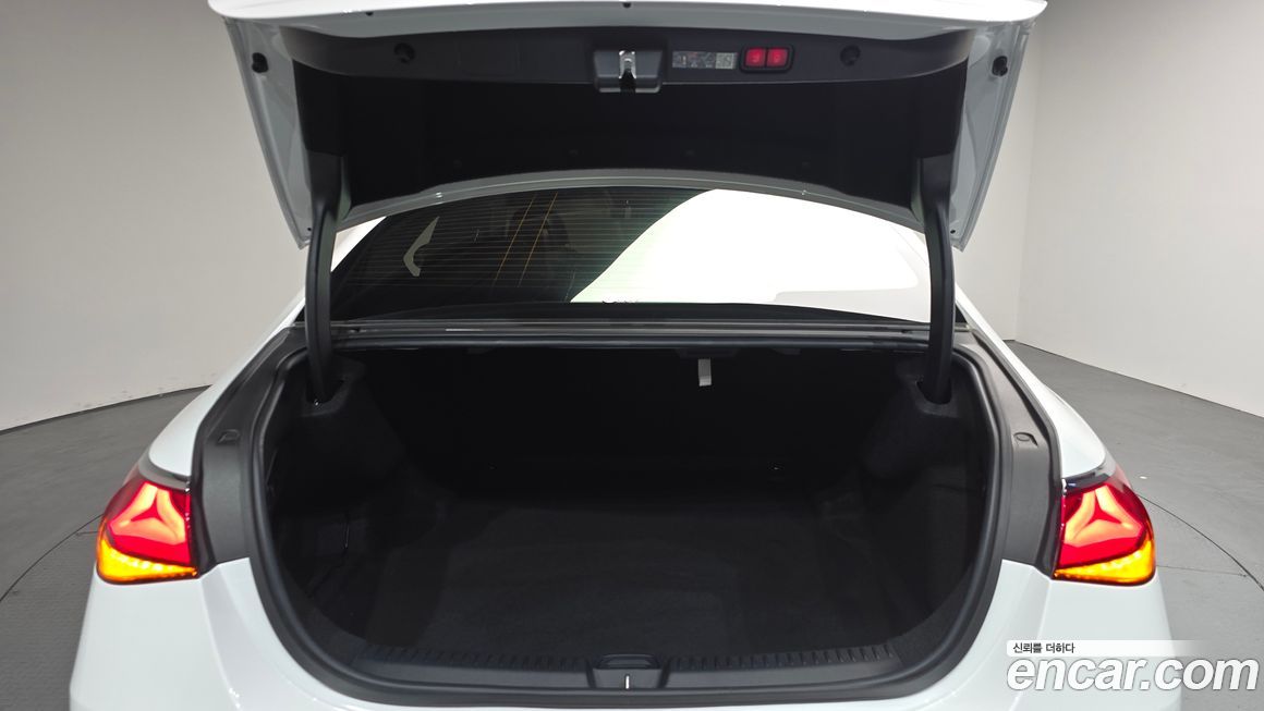 Mercedes-Benz E-Class 2024