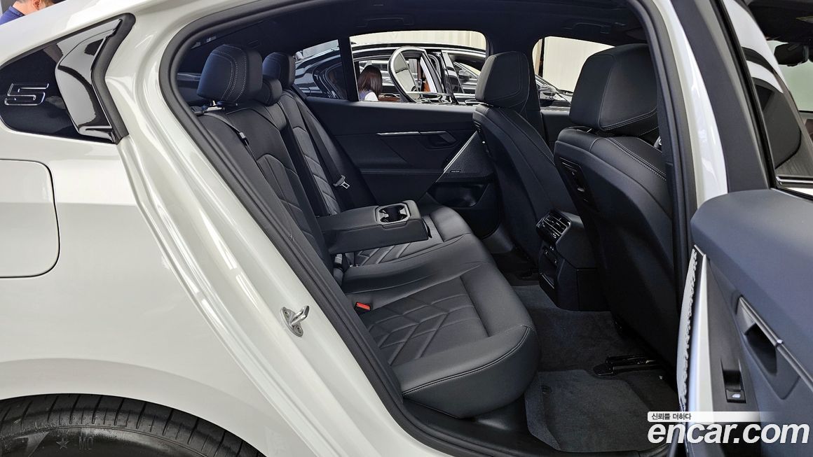 BMW 5-Series 2024