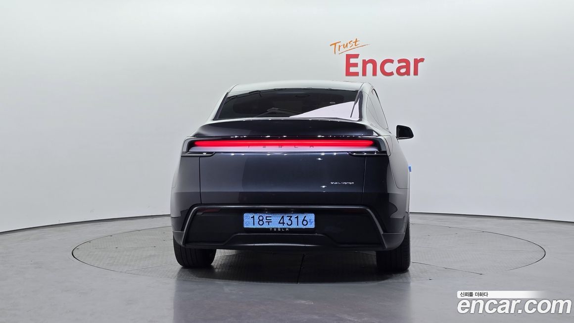 Tesla Model Y 2025