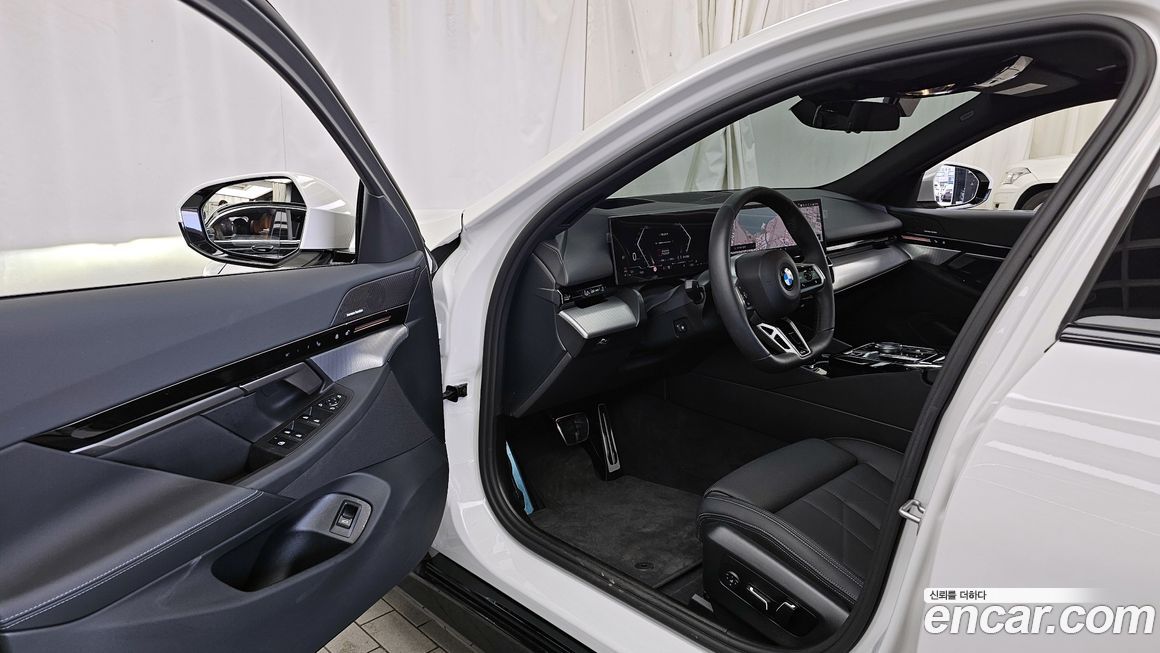 BMW 5-Series 2024