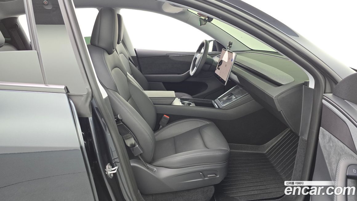 Tesla Model Y 2025