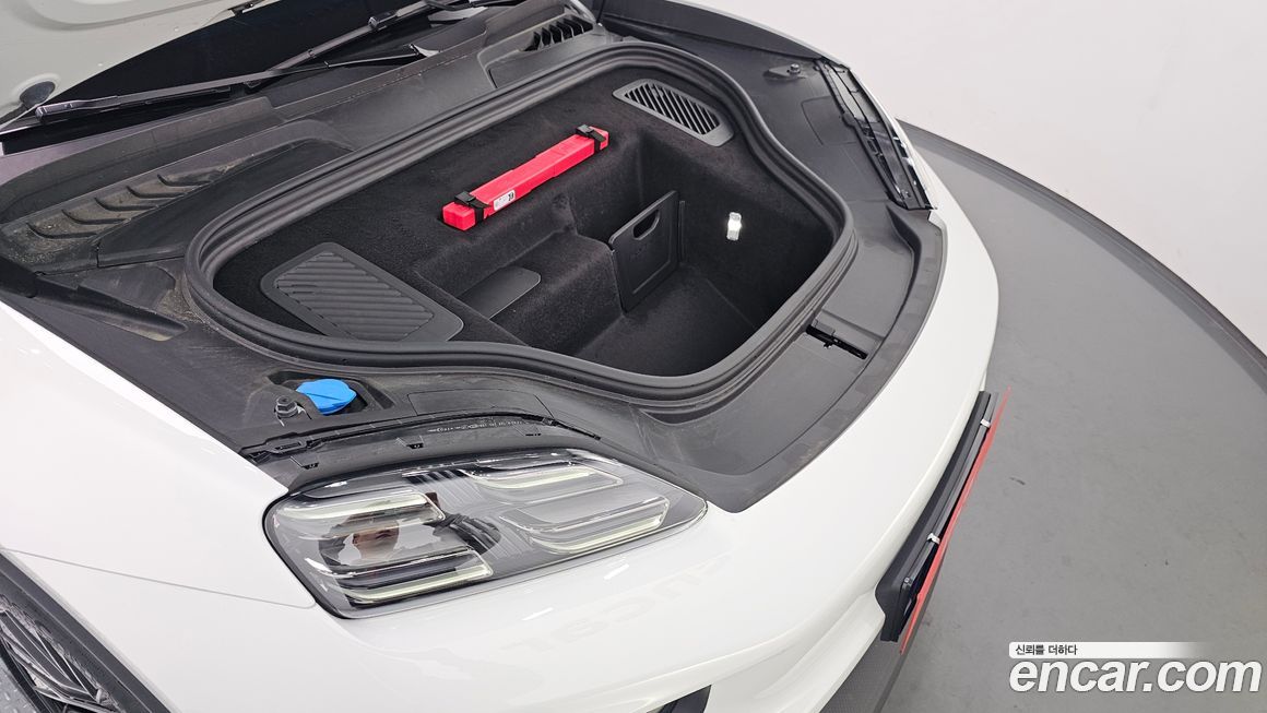 Porsche Macan 2025