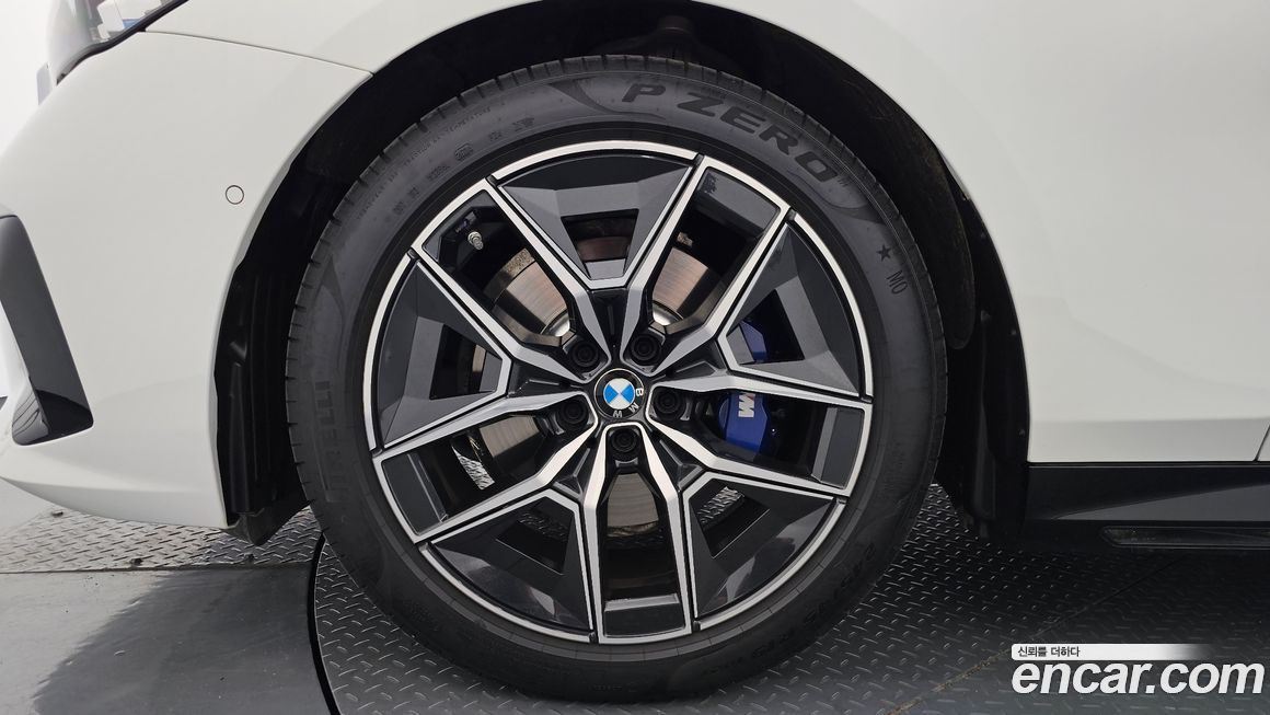 BMW 5-Series 2025