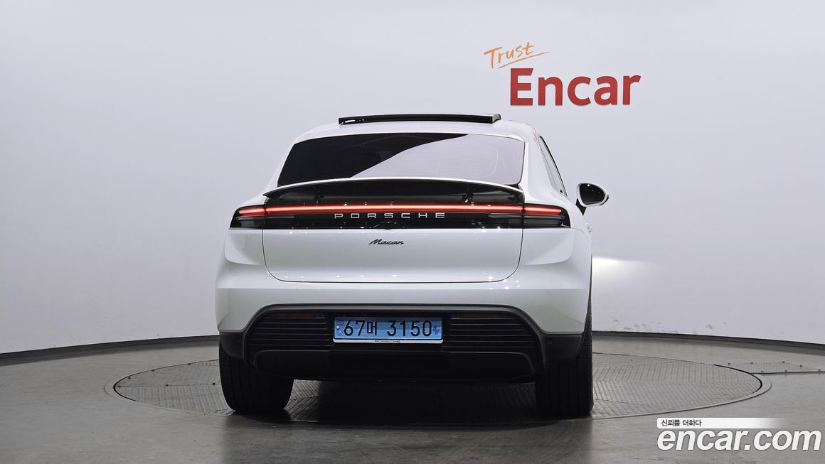 Porsche Macan 2025