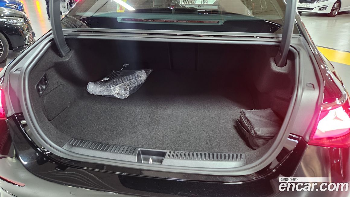 Mercedes-Benz E-Class 2025