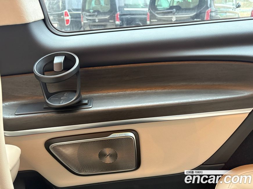 Mercedes-Benz V-Class 2025