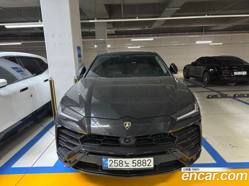 Lamborghini Urus 2021