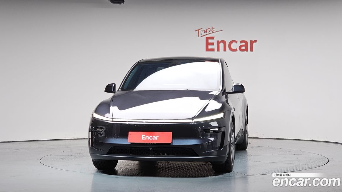 Tesla Model Y 2025