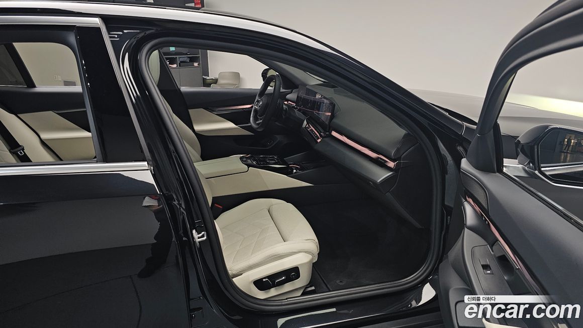 BMW 5-Series 2025