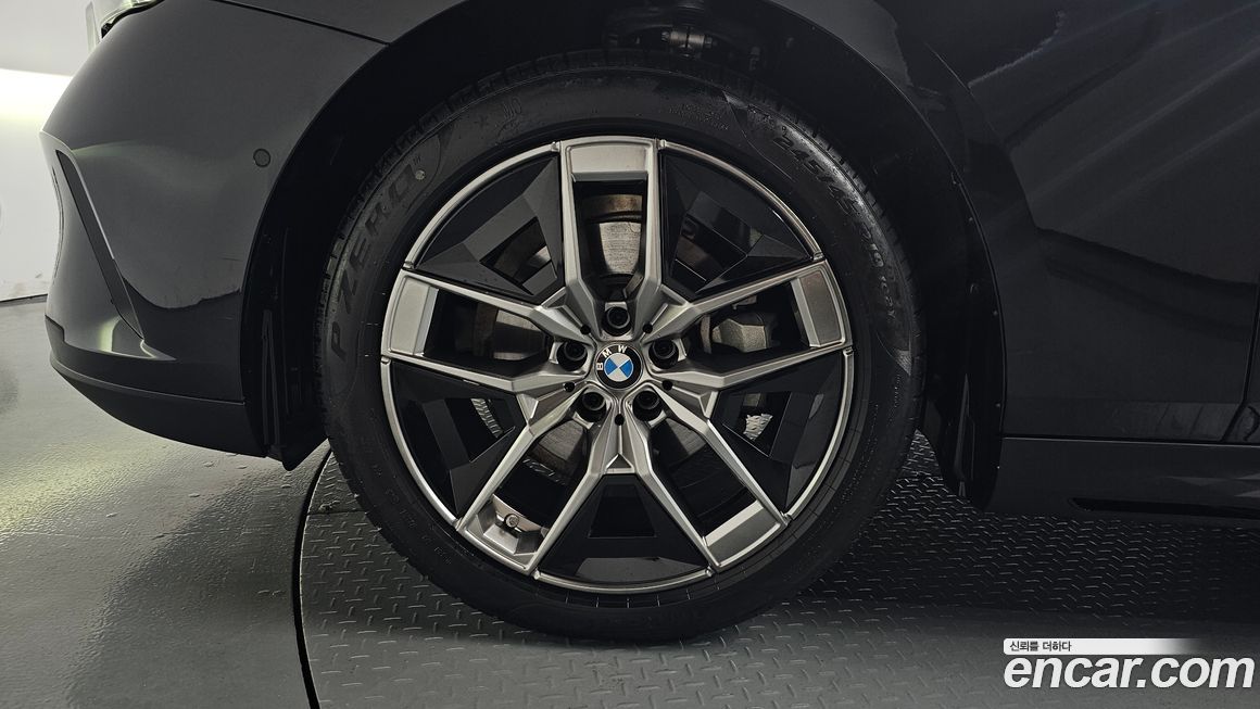 BMW 5-Series 2025