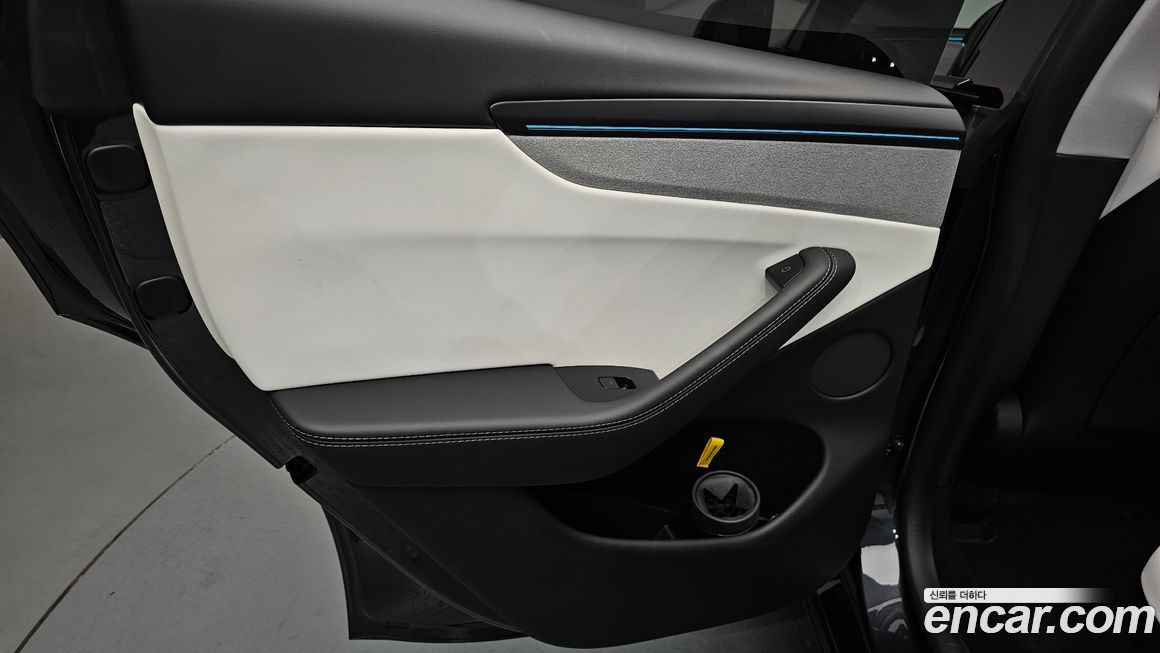 Tesla Model Y 2025
