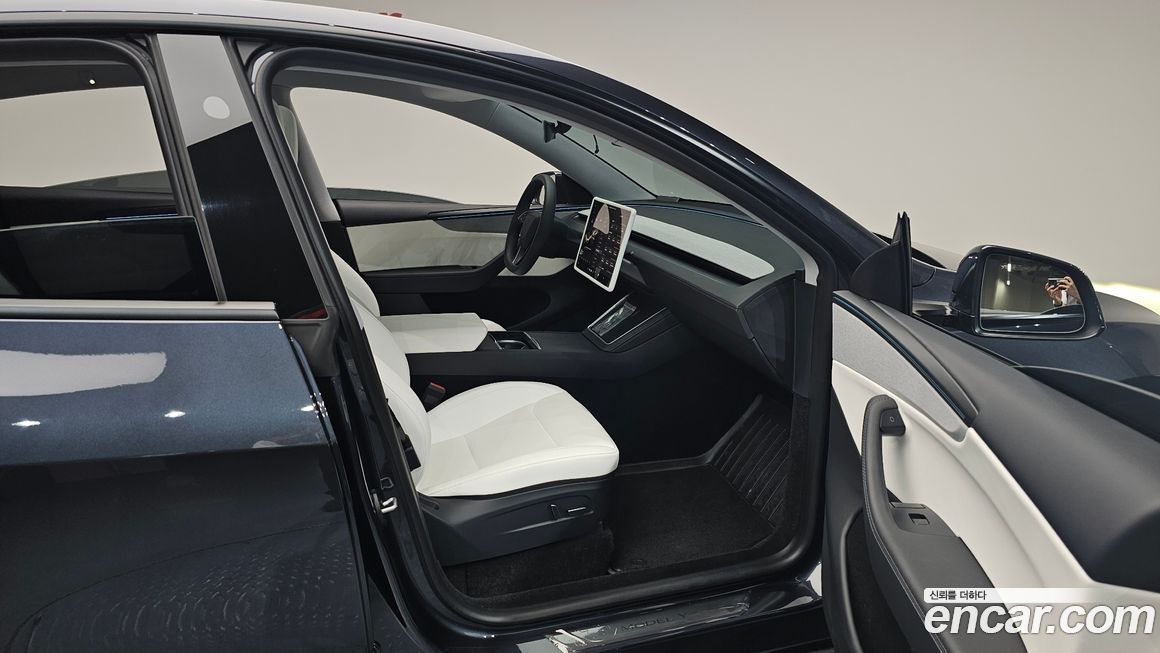 Tesla Model Y 2025