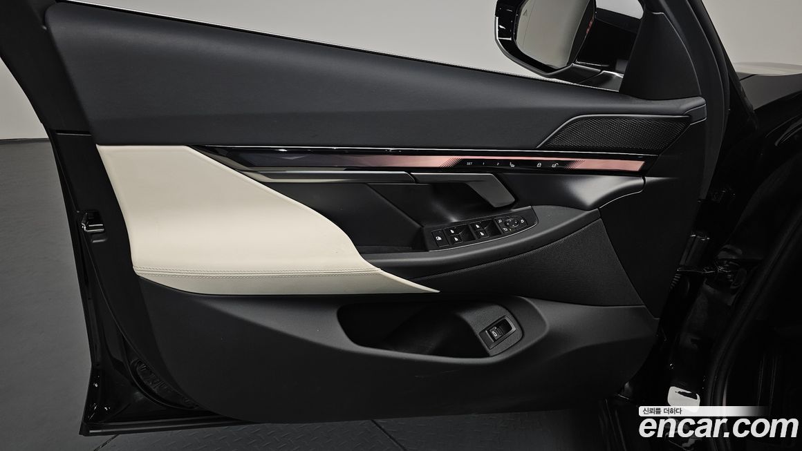 BMW 5-Series 2025