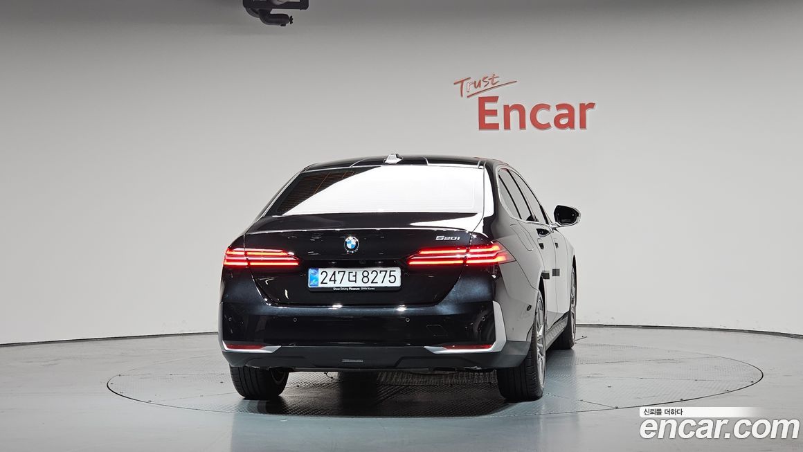 BMW 5-Series 2025