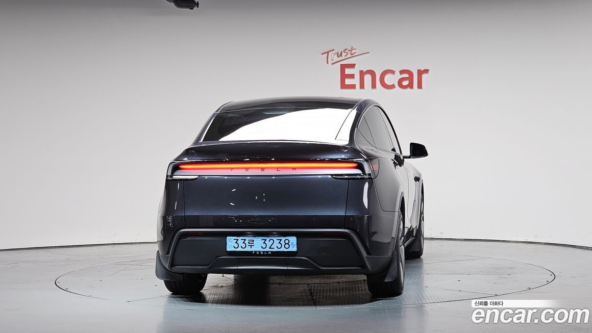 Tesla Model Y 2025