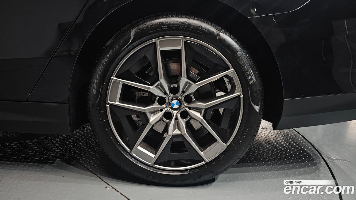 BMW 5-Series 2025