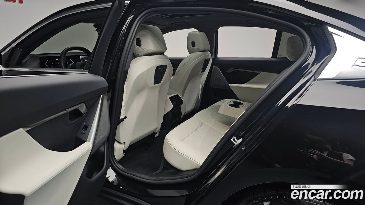 BMW 5-Series 2025
